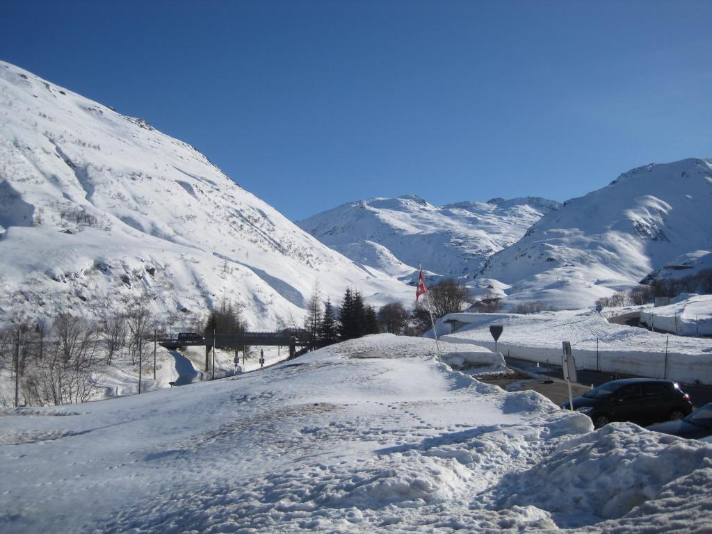 Hotel des Alpes Realp Buitenkant foto